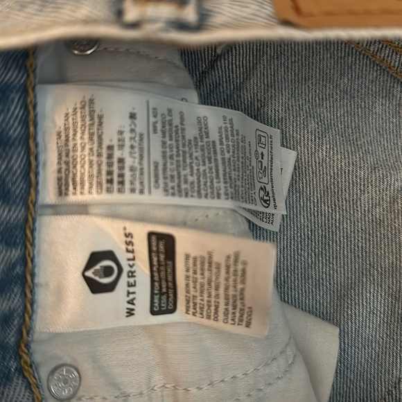 Levi Women’s Wedgie Straight Ankle Jeans - Picture 4 of 5